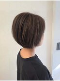ショートボブ×白髪ぼかしハイライト