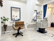 ソラネ(solane)の雰囲気（ナチュラルテイストな内装で、ゆっくりお寛ぎいただけます。）