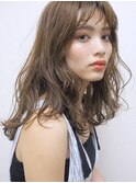 《シアベージュ》透明感カラーとラフウェーブで愛されヘア