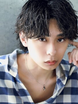 フィフス 原宿(fifth) センターパートウルフ波巻きスパイラルパーマツーブロック