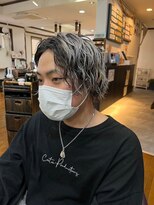 美容室 メザミー MESAMIES&nbsp;20代30代ツイストパーマホワイトカラーメッシュ