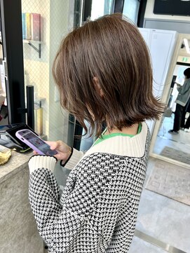 バッカ 横浜桜木町店(BACCA) 外ハネ　くびれミディアム　切りっぱなしボブ