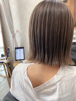 イルウィ(irwi)&nbsp;【デザインカラー】こなれ感ハイライトカラー　切りっぱなしボブ