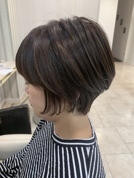 アッシュ 仙川店(Ash) 30代40代50代耳かけショート前髪ありハンサムショートカット小顔