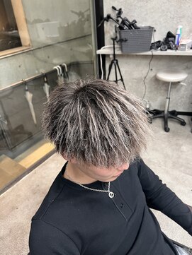 イーラ(era) メンズパーマホワイトメッシュ縦落ちツイスパマッシュ