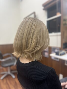 トータルビューティーサロン トップスタイル 切りっぱなしボブ×ブロンドベージュ