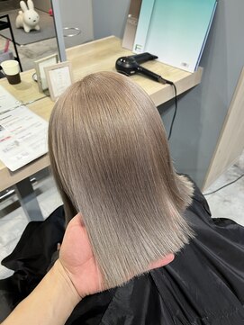 リア 布施店(Lia) ホワイトベージュ