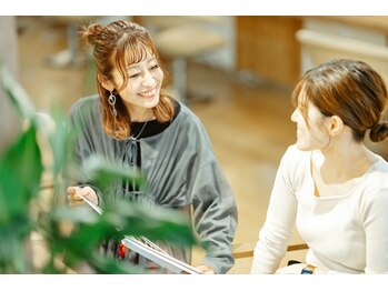 バイエイト 野並店(By Eight)の写真/一人のスタイリストが丁寧にカウンセリングでヒアリングし仕上げまで担当するから"理想のなりたい"が叶う!