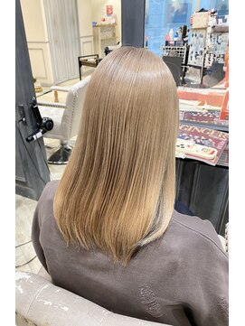 リヴナ(Livna) ブリーチあり、ミルクティーベージュ◎