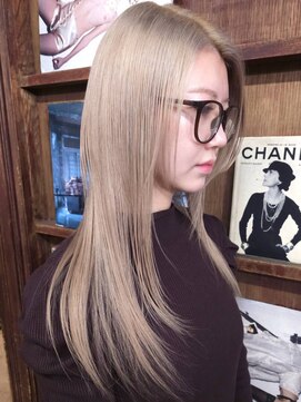 ケアブリーチ×コアミーで叶える艶アッシュブロンド