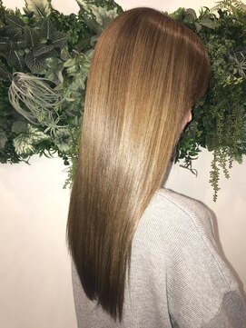 アールサロン アオヤマ(Rr SALON AOYAMA) プラチナミネコラ