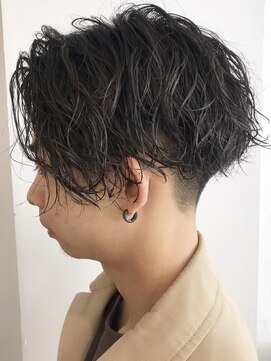 フィフス 栄(fifth) 波巻きスパイラルパーマセンターパートツーブロックメンズパーマ