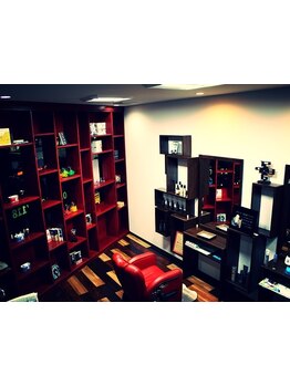 [メンズ専門店]大型店は苦手…という男性でも安心!1席のみの特別な空間で自分だけのスタイルに出会えます。