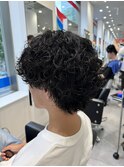 波巻きプードルパーマ韓国メンズ黒髪コンママッシュ