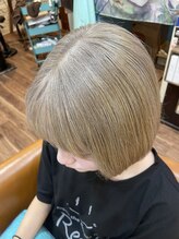 マーメイドヘアー(MERMAID HAIR) 2回ブリーチオンベージュカラー&ナチュラルボブ