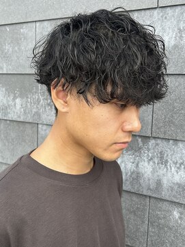 ヒュイル バイ ニアウ(Hwyl by Niau) メンズマッシュパーマ波巻きスパイラルパーマニュアンスパーマ