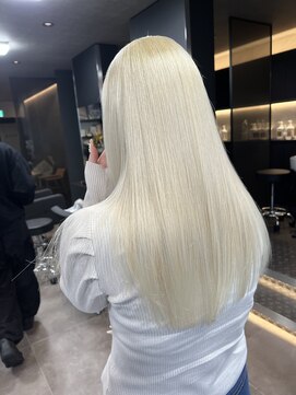 ユーザ(YUZA) ホワイトブロンド