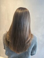エスケープ トゥ ボナ(ESCAPE to bona.)&nbsp;上品に揺れるうる艶ロングストレート レイヤーカット