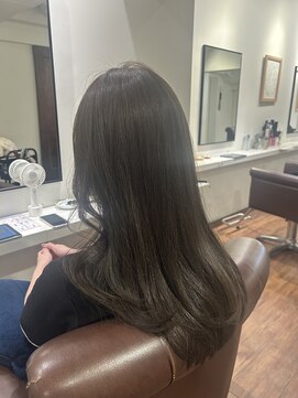 インビテーション(invitation) 透明感アイスオリーブグレージュ