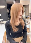 ミルクティーベージュ顔周りレイヤーカット前髪なしブリーチ20代
