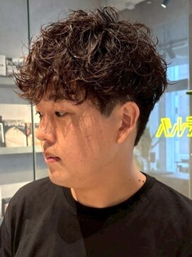 ブロック(bloc) 波巻きスパイラルパーマ 束感 ツーブロック 20代 メンズパーマ