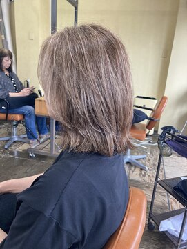 ワラティク(WARATI C) 白髪は活かしてカラーを楽しく！