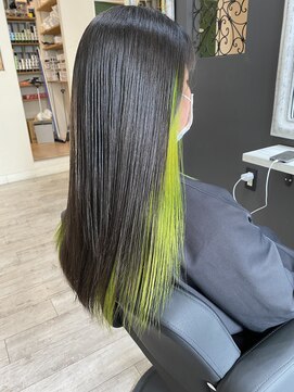 アペル(APPEL) ストレートロングヘアのインナーカラー
