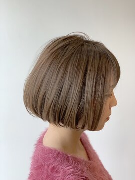 ジーナ 札幌(Zina) 【Zina　SAPPORO】プラチナベージュワンカール前下がりボブ