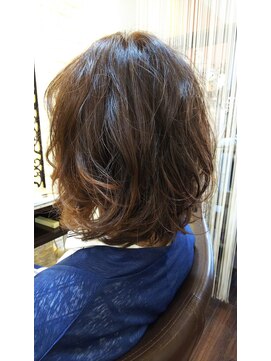 アルファ(alpha) ミディアム パーマスタイル