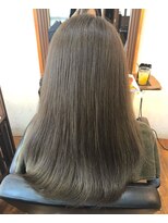 カルフール オハナ せんげん台西口店(Carrefour OHANA)&nbsp;アッシュベージュのツヤツヤイルミナ