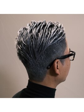 クランク(CRANK) ソフトモヒカン×ツーブロックのミックススタイル