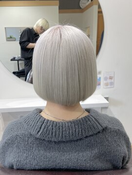 アン(Hair make un) 【ホワイトシルバー】