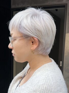 セルン(cerne) ベリーショートハイトーンケアブリーチ大人ショートホワイト