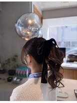 ニーイチイチ(211)&nbsp;ふわふわポニーテール/大人ガーリー