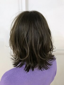 シアン(CYAN) 外ハネミディアムロブ