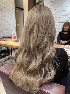 アトリウム (ATRIUM beauty life) 【西野】プラチナベージュカラー