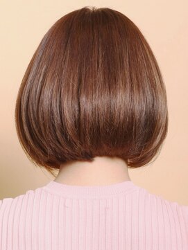 アンダートゥリー(_TREE) 大人グラデーションボブ「クレスト×ヌケ感」