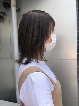 ネイヴィル(navile) ウルフカット×外ハネ