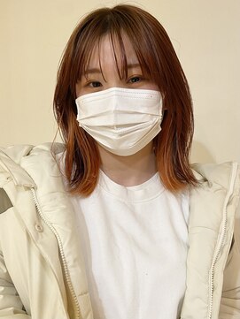 アクアオモテサンドウ(ACQUA omotesando) △ブリーチありインナーカラーオレンジ外ハネロブヘアミディアム