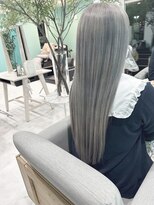 ユーフォリア(Euphoria.)&nbsp;ホワイトシルバー系のダブルカラー