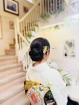 美容室 ティンカーベル シニヨンヘア