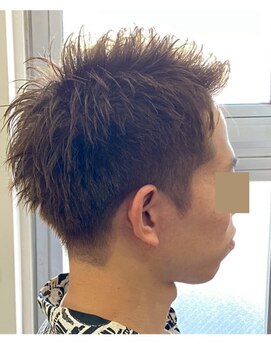 シェリー(Cherie) 黒髪ならビジネスシーンにも◎スパイキーよりかっちりめショート