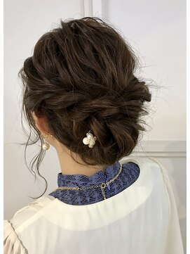 シアン(CYAN) ツイストヘアアレンジ