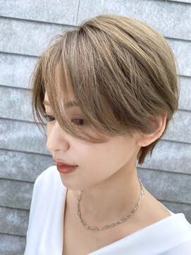 ウィクシー(wixy) 透明ベージュと大人めショート