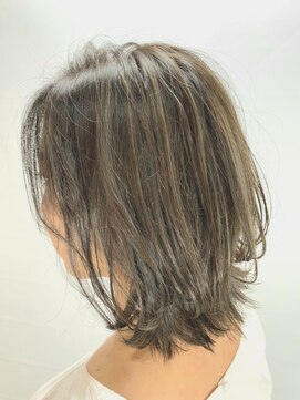 クオリス 赤塚店(QUALIS) 20代30代大人カッコいい/ウルフボブ/アッシュグレージュ/外ハネ