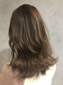 ヘアサロンM 新宿 【齊藤冴耶】ハイライト×ニュアンスカラー