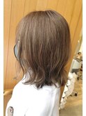 透明感カラーで軽やか外ハネスタイル