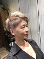 ロナロナ&nbsp;白髪を活かしたラベンダーパールアシメヘアスタイル！髪質改善