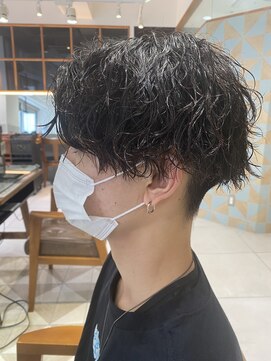 リボーン ビューティー リゾート 松戸店(re-born Beauty Resort) アッシュブラックベリーショートカルマパーマウルフ