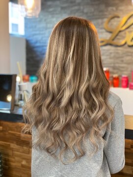 ヨロ 上野(YOLO) ハイライトカラーミルクティーベージュレイヤーカット